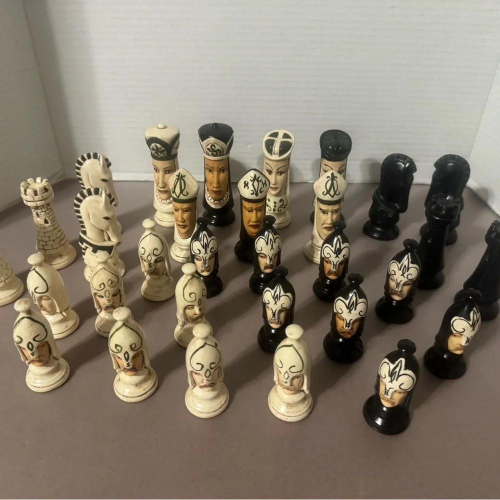 Vintage Ceramic Duncan Mold Hand-painted Chess Set - Picture 2 of 11